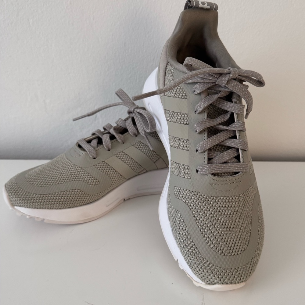 Adidas Originals Gray Sneaker - Men’s 3.5 / Women’s 5.5